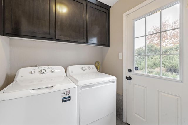 9143 Linda Rio Dr, Sacramento, CA 95826