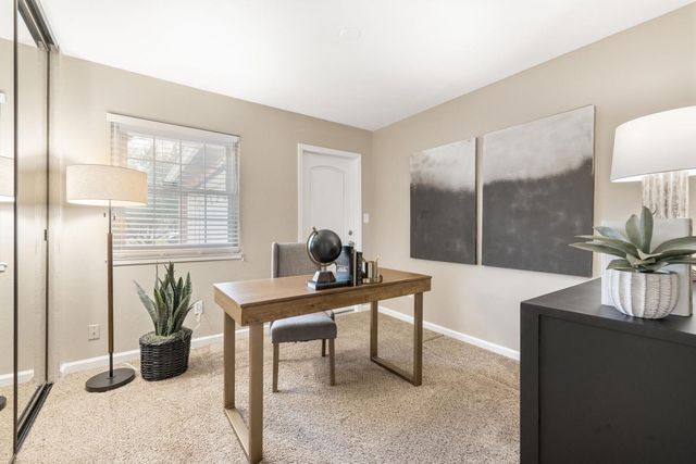 9143 Linda Rio Dr, Sacramento, CA 95826