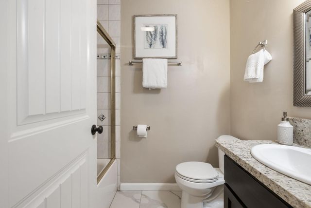 9143 Linda Rio Dr, Sacramento, CA 95826