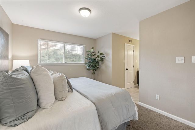 9143 Linda Rio Dr, Sacramento, CA 95826