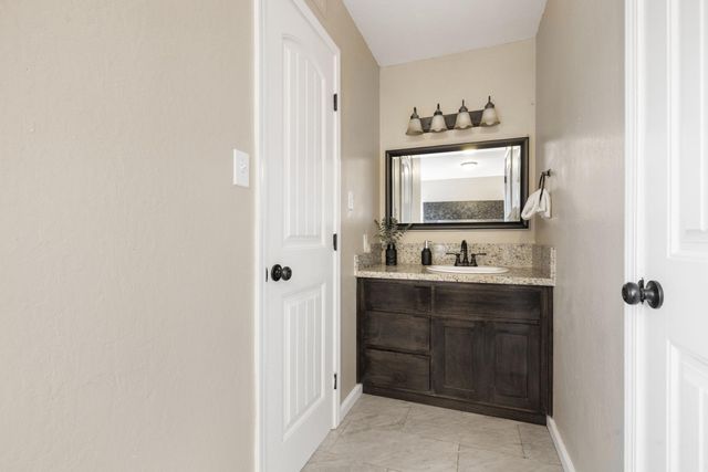 9143 Linda Rio Dr, Sacramento, CA 95826