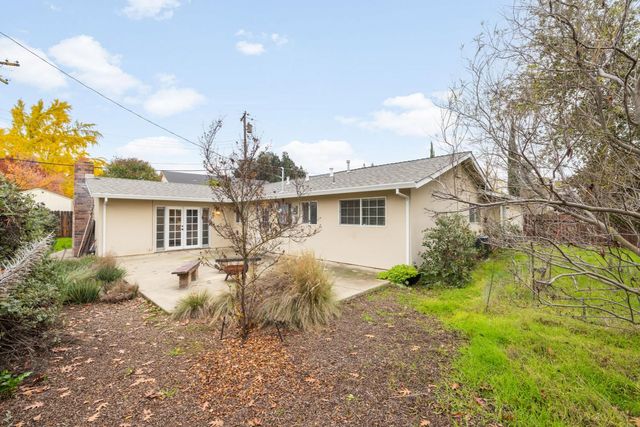 9143 Linda Rio Dr, Sacramento, CA 95826