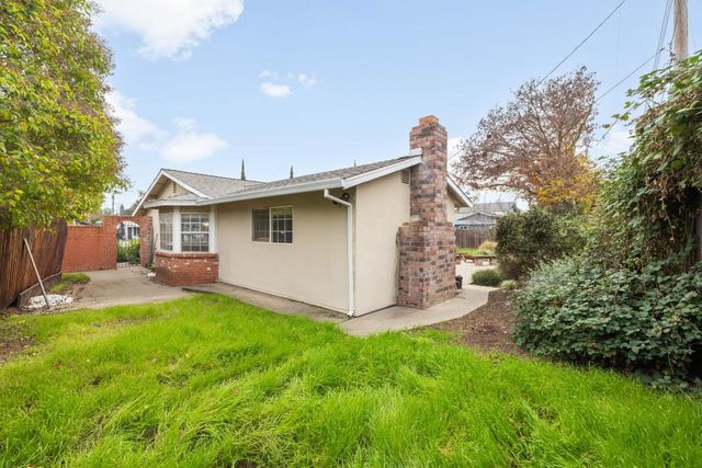 9143 Linda Rio Dr, Sacramento, CA 95826