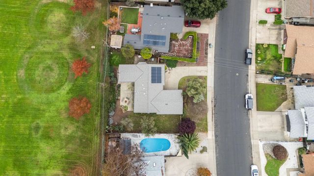 9143 Linda Rio Dr, Sacramento, CA 95826