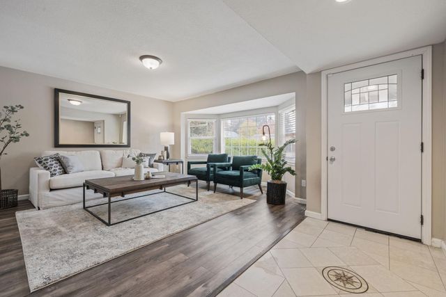 9143 Linda Rio Dr, Sacramento, CA 95826