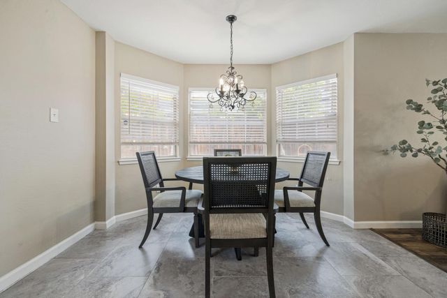 9143 Linda Rio Dr, Sacramento, CA 95826