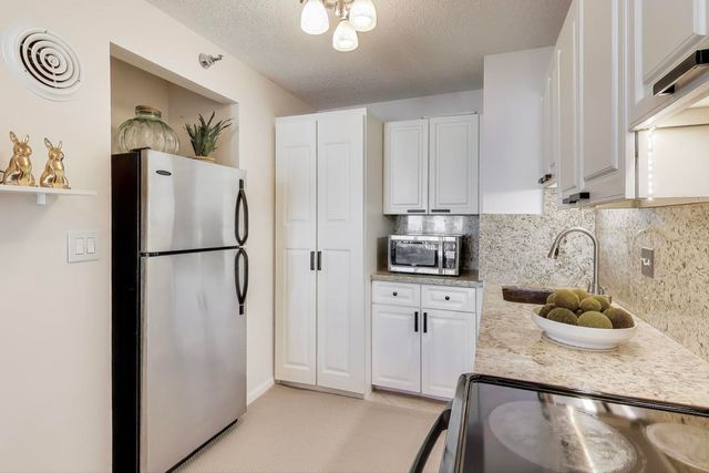 111 W Maple Street 2803, Chicago, IL 60610