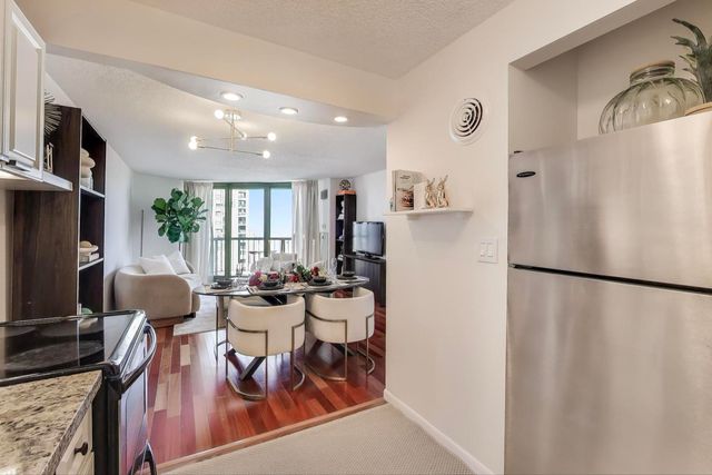 111 W Maple Street 2803, Chicago, IL 60610