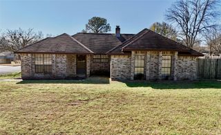 510 Russell Court, Hallettsville, TX 77964