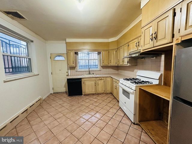 2305 S 9TH ST, Philadelphia, PA 19148