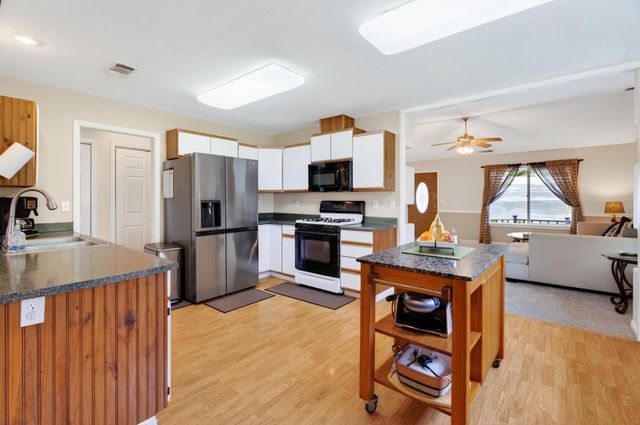 2147 Montana Avenue, Shasta Lake, CA 96019