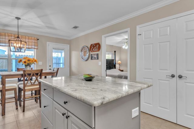 1807 FLAGSTONE DR, Longview, TX 75605