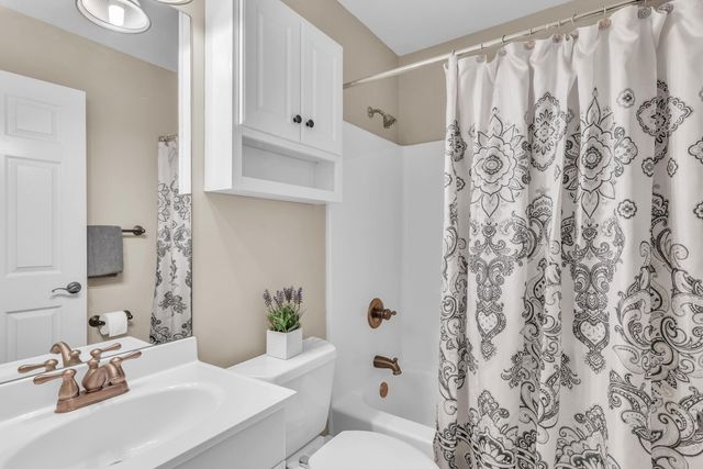 1807 FLAGSTONE DR, Longview, TX 75605