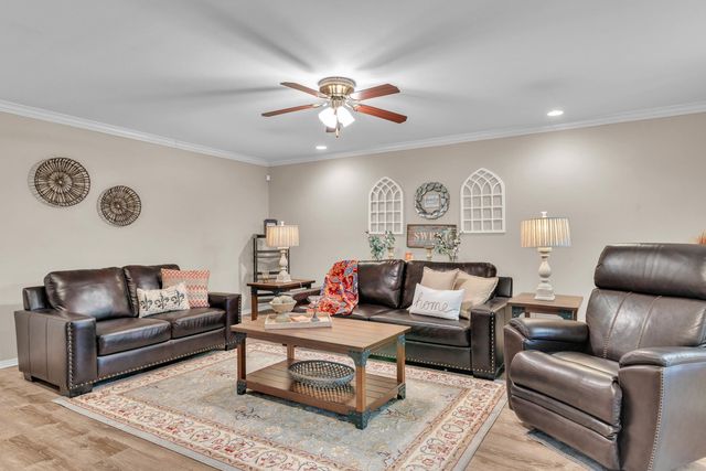 1807 FLAGSTONE DR, Longview, TX 75605