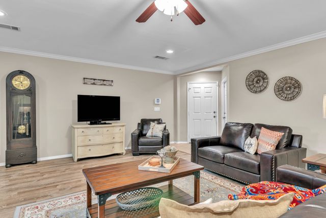 1807 FLAGSTONE DR, Longview, TX 75605