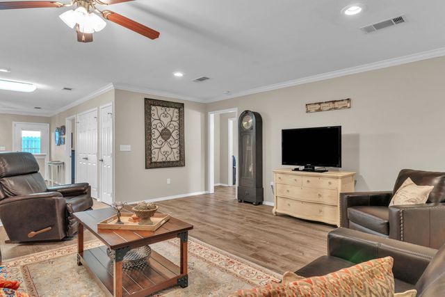 1807 FLAGSTONE DR, Longview, TX 75605