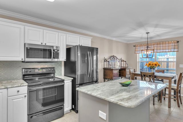 1807 FLAGSTONE DR, Longview, TX 75605