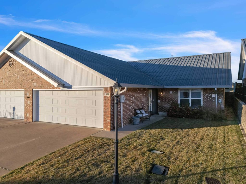 1807 FLAGSTONE DR, Longview, TX 75605