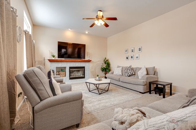 578 N Overlook Trail, Round Lake, IL 60073