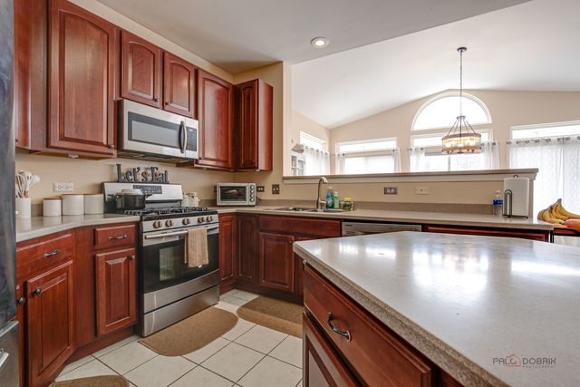 578 N Overlook Trail, Round Lake, IL 60073