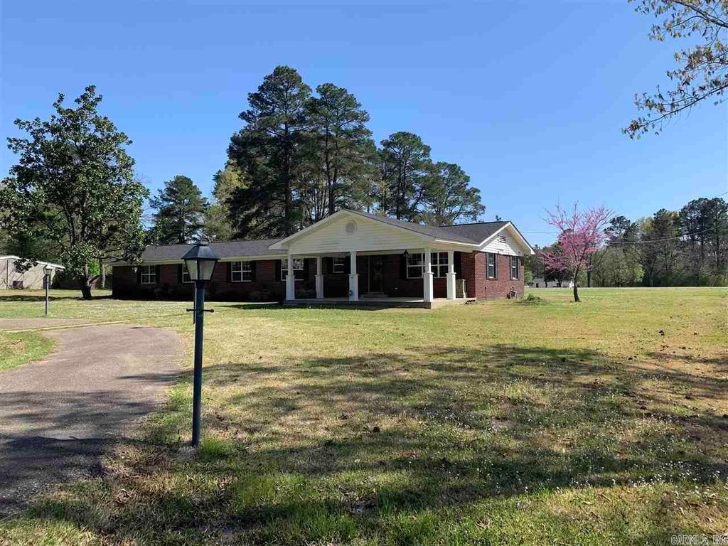 108 E Victory Street, Star City, AR 71667