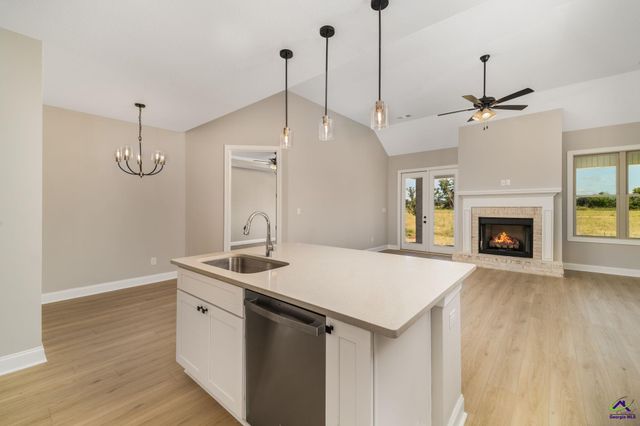 213 Farmland Circle, Perry, GA 31069