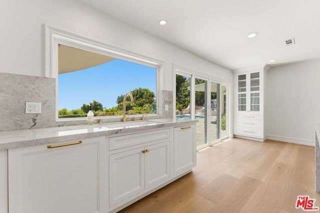 1725 Loma Vista Drive, Beverly Hills, CA 90210