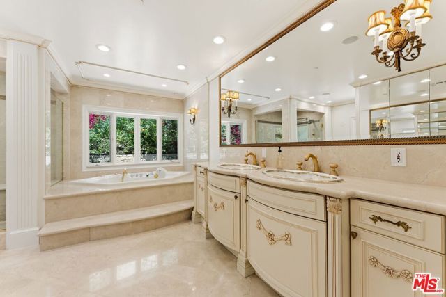 1725 Loma Vista Drive, Beverly Hills, CA 90210