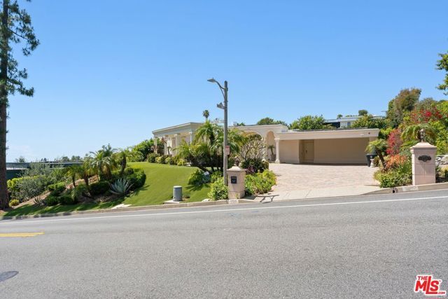 1725 Loma Vista Drive, Beverly Hills, CA 90210
