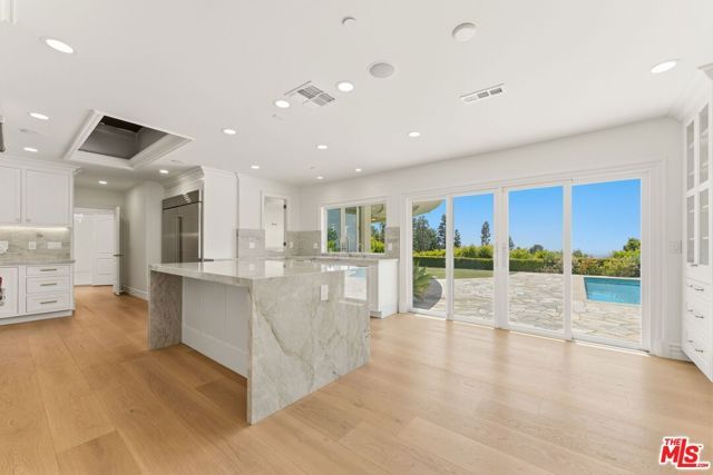1725 Loma Vista Drive, Beverly Hills, CA 90210