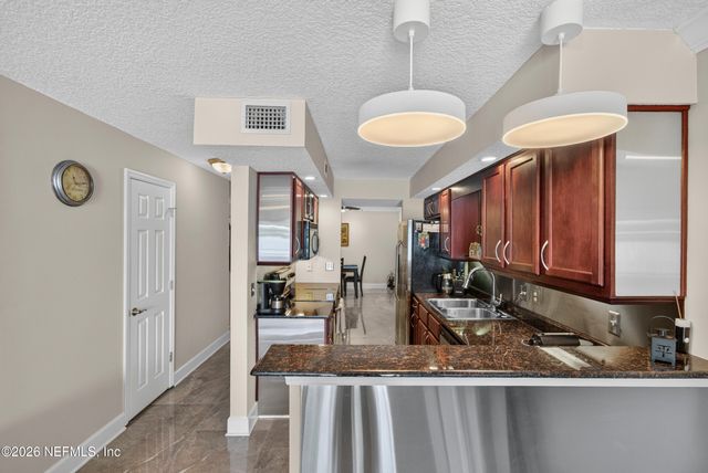 5375 ORTEGA FARMS Boulevard 102, Jacksonville, FL 32210