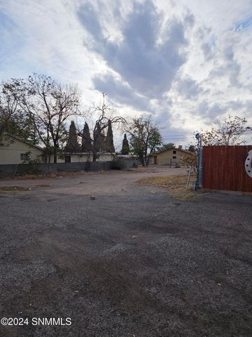 910 S Solano Drive, Las Cruces, NM 88001