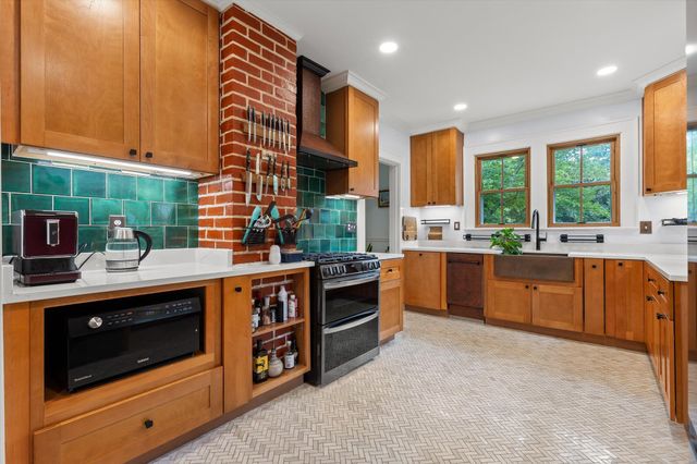 117 S Bragg Avenue, Lookout Mountain, TN 37350
