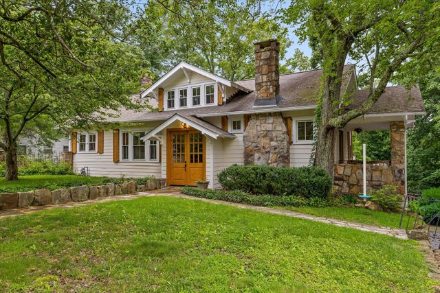 117 S Bragg Avenue, Lookout Mountain, TN 37350