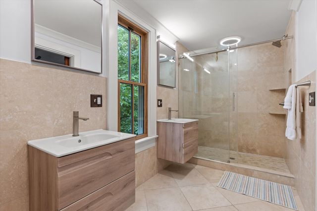 117 S Bragg Avenue, Lookout Mountain, TN 37350