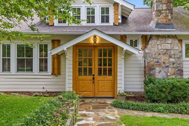 117 S Bragg Avenue, Lookout Mountain, TN 37350