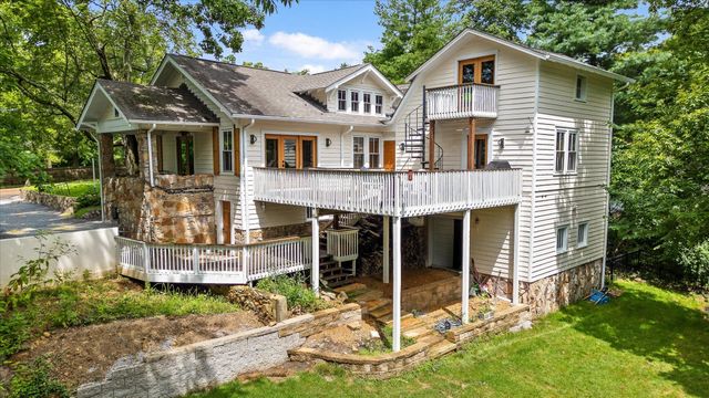 117 S Bragg Avenue, Lookout Mountain, TN 37350