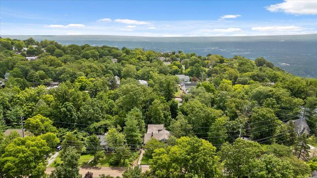117 S Bragg Avenue, Lookout Mountain, TN 37350