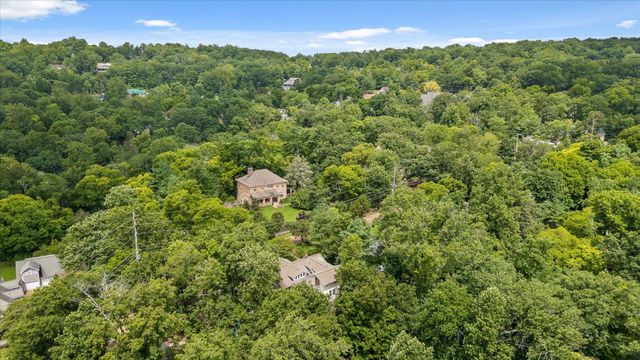 117 S Bragg Avenue, Lookout Mountain, TN 37350