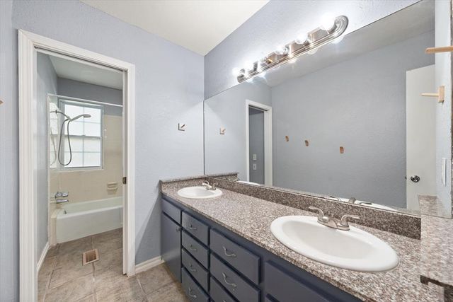 816 Woodbury Drive, Edmond, OK 73034