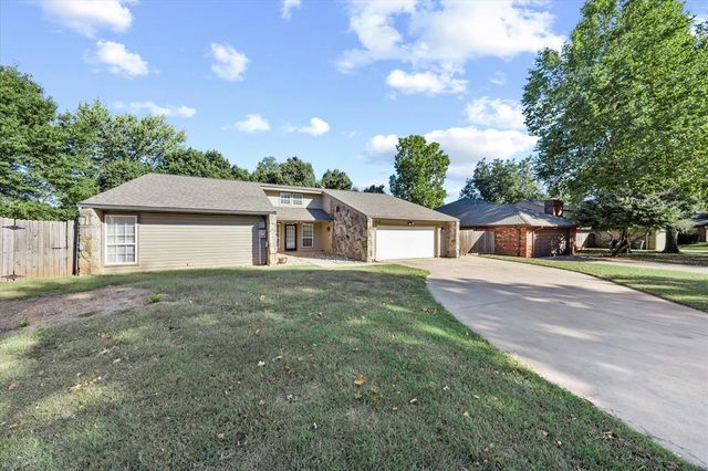816 Woodbury Drive, Edmond, OK 73034