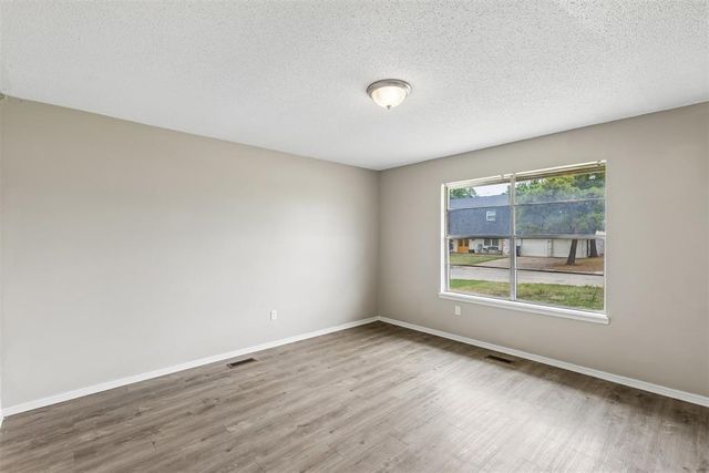 5825 NW 72nd Street, Oklahoma City, OK 73132