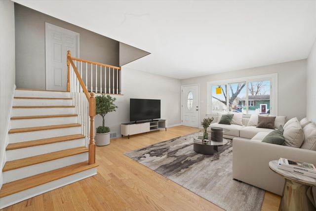 1388 Jill Court, Glendale Heights, IL 60139