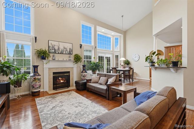 49335 Dominion Court, Canton, MI 48187