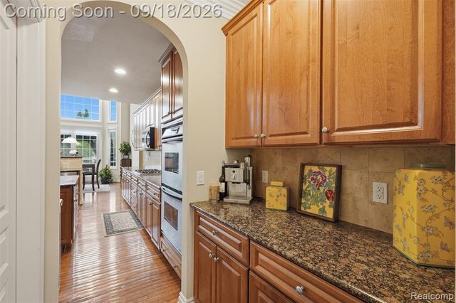 49335 Dominion Court, Canton, MI 48187