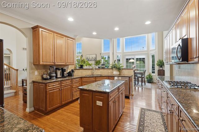49335 Dominion Court, Canton, MI 48187