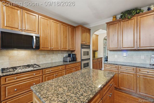 49335 Dominion Court, Canton, MI 48187