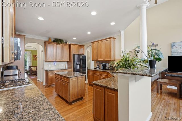 49335 Dominion Court, Canton, MI 48187