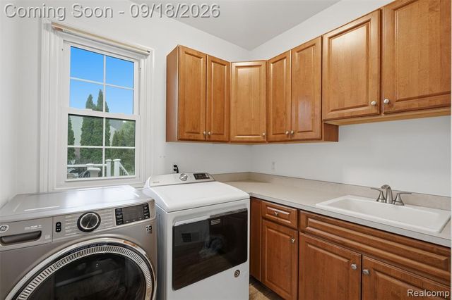 49335 Dominion Court, Canton, MI 48187