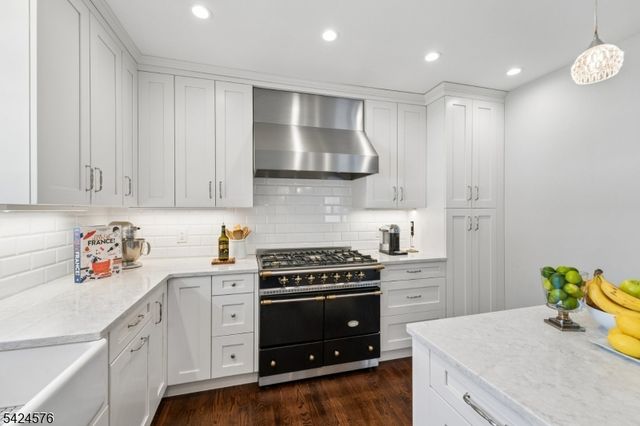 582 Sherwood Pkwy, Westfield Town, NJ 07090